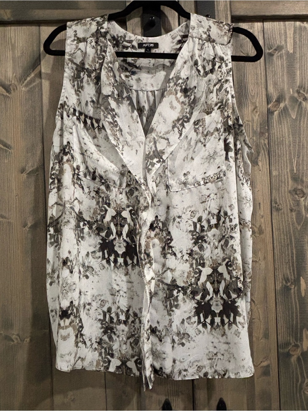 Apt. 9 White and Gray Abstract Print Sleeveless Blouse